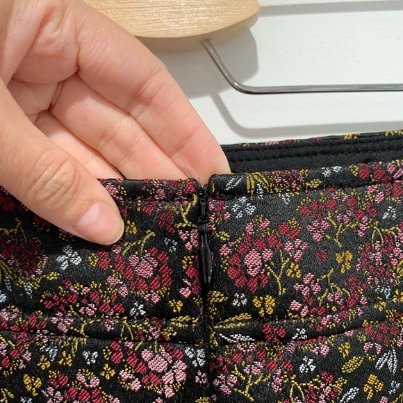 LOFT Floral Embroidered Skirt Size 10P - Picture 5 of 8